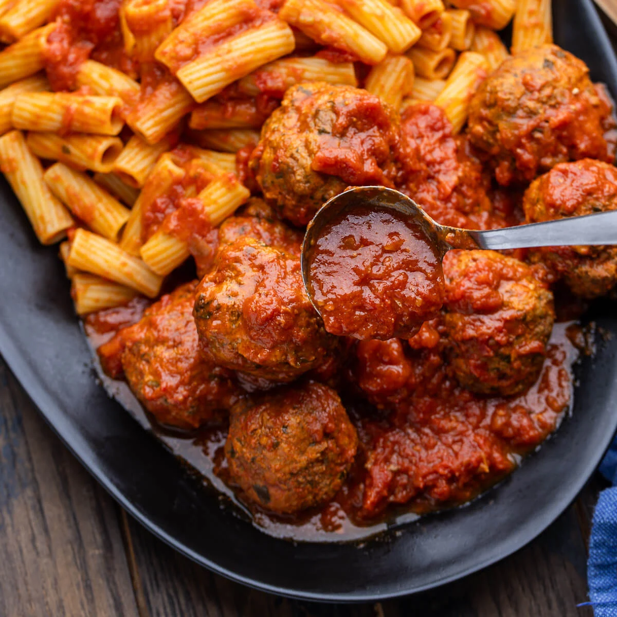 sunday-sauce-meatballs-snippet-3 Spaghetti au Sugo Italien avec Boulettes de Veau/Porc/Bœuf fraîches – Image 1