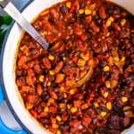 Chili aux Quatre Haricots avec Cheddar et Riz
