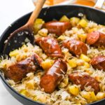 Kolbassa fumée, choucroute et pommes de terre