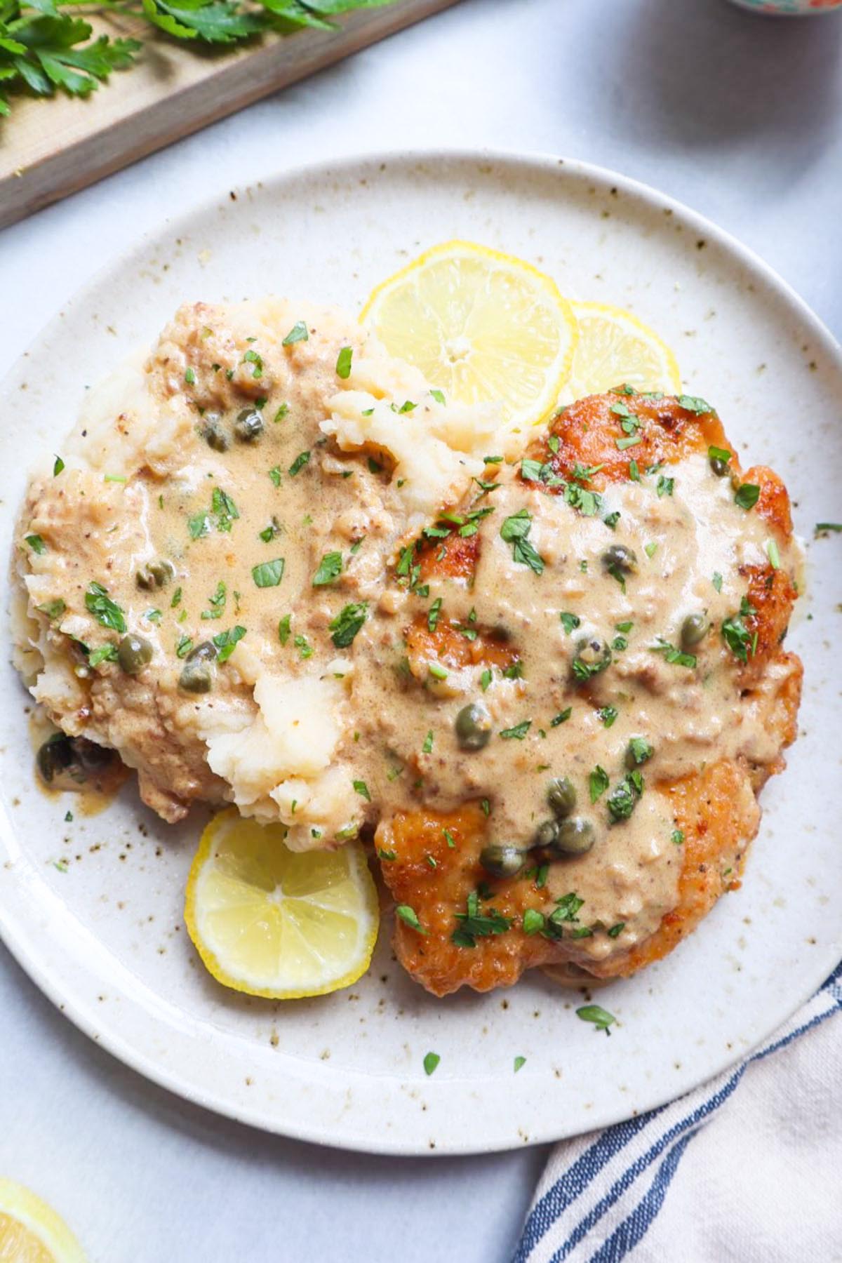 piccata20 Poulet piccata avec purée de pommes de terre et broccolini – Image 1